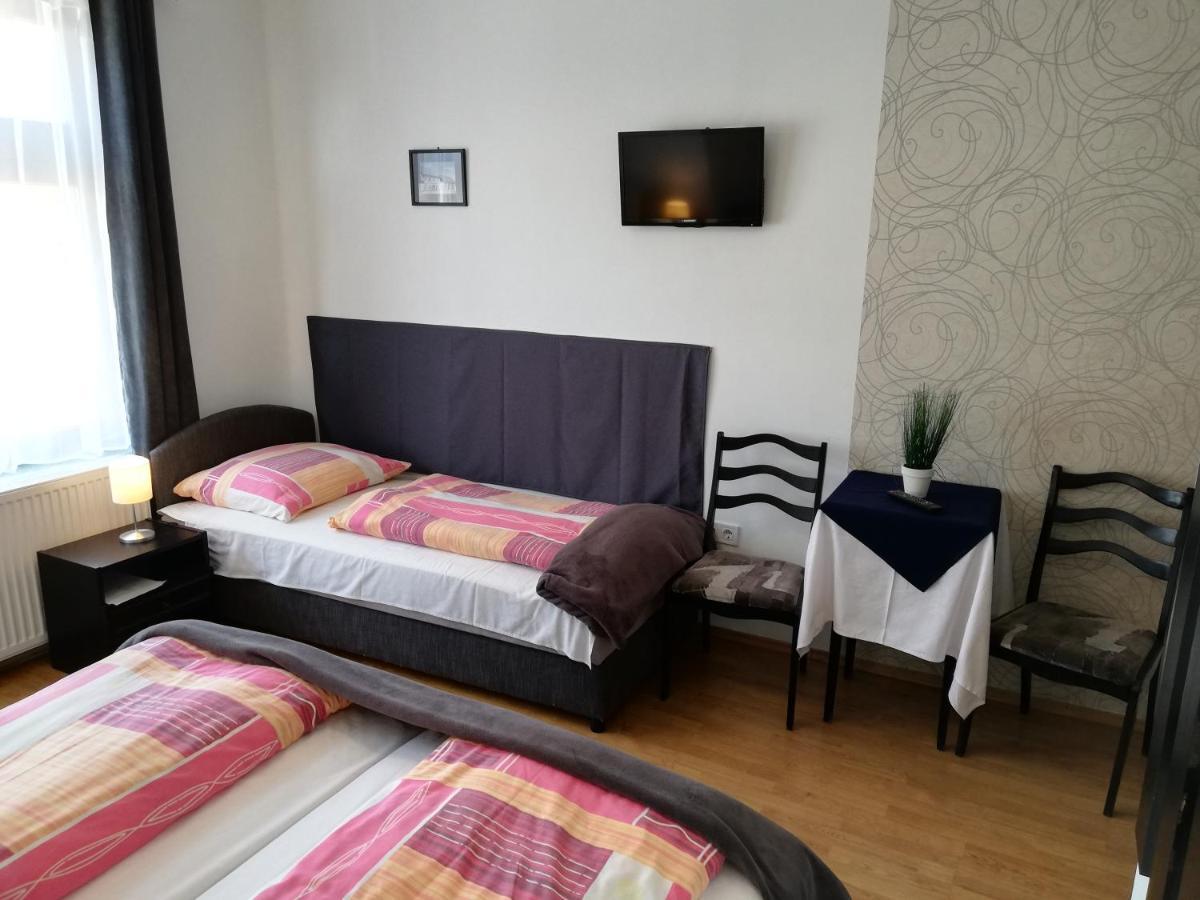 Eden Panzio Bed & Breakfast Eger Exterior photo