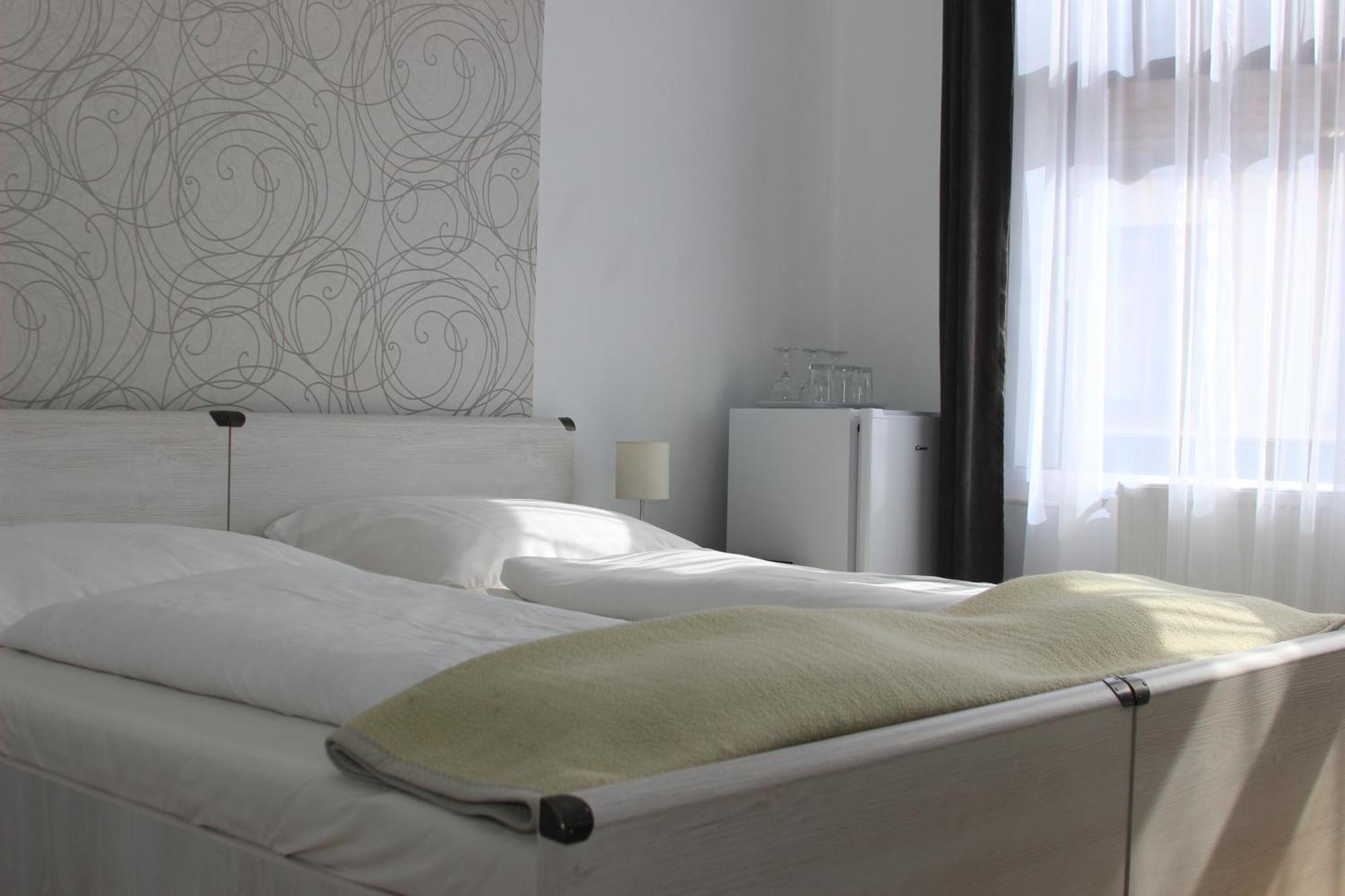 Eden Panzio Bed & Breakfast Eger Exterior photo