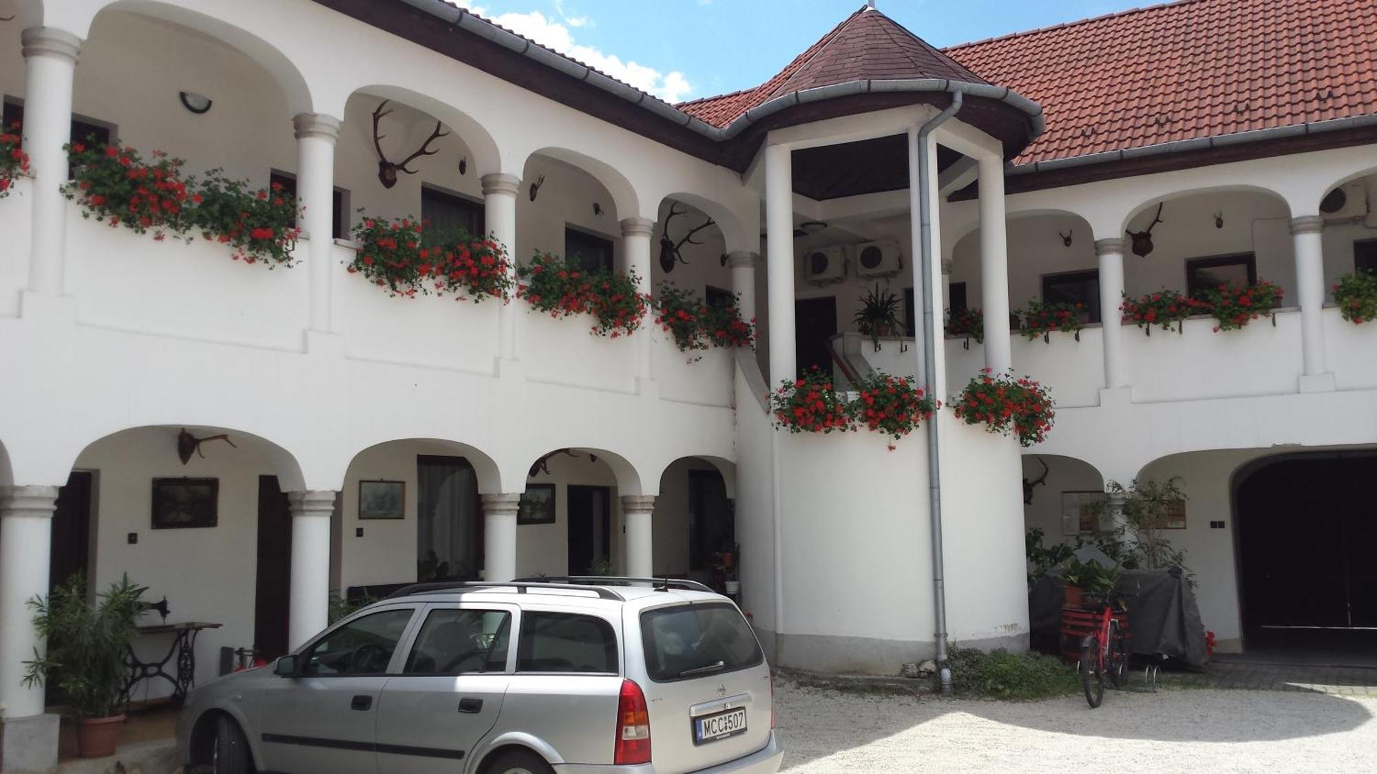 Eden Panzio Bed & Breakfast Eger Exterior photo
