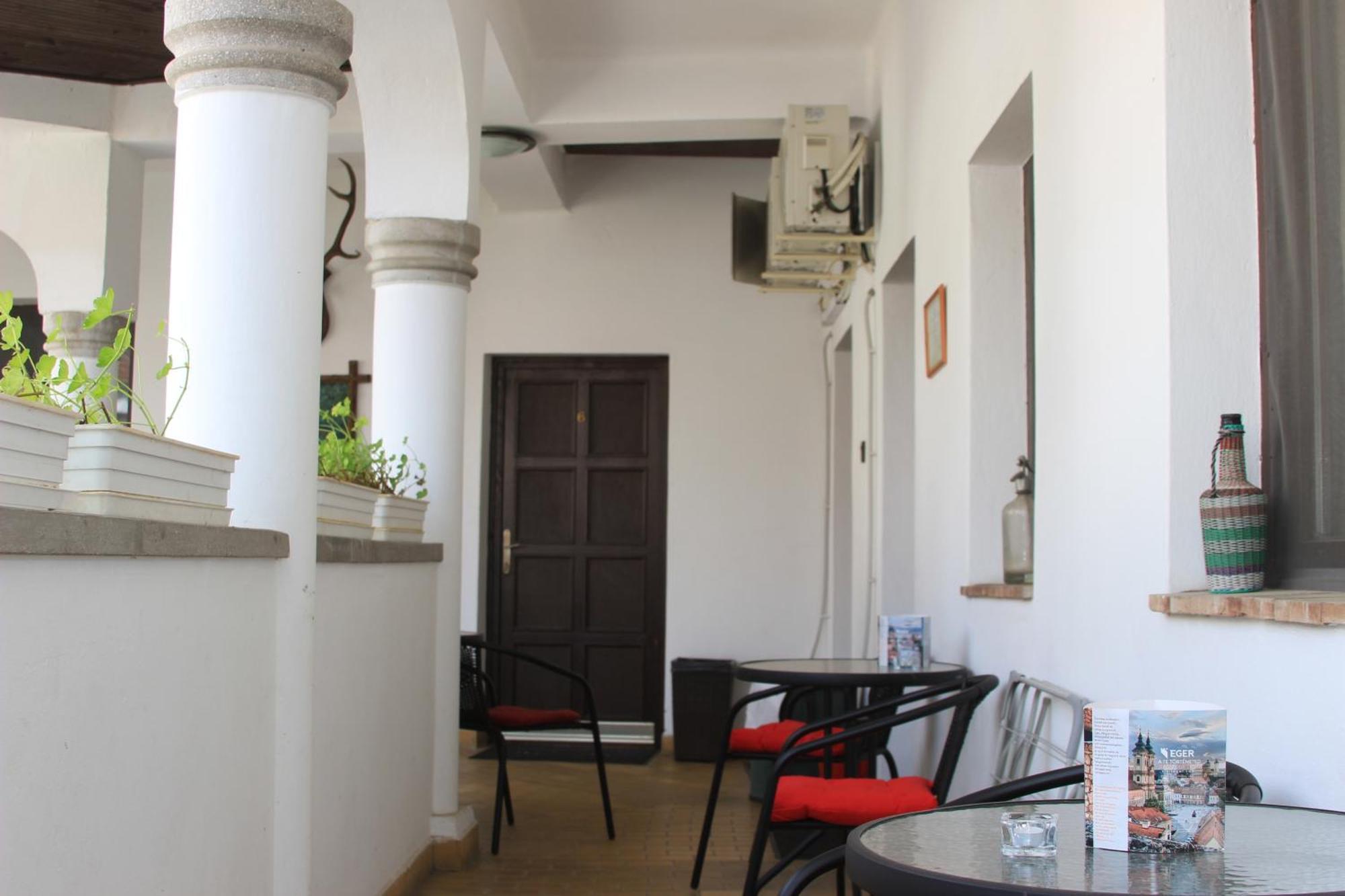 Eden Panzio Bed & Breakfast Eger Exterior photo