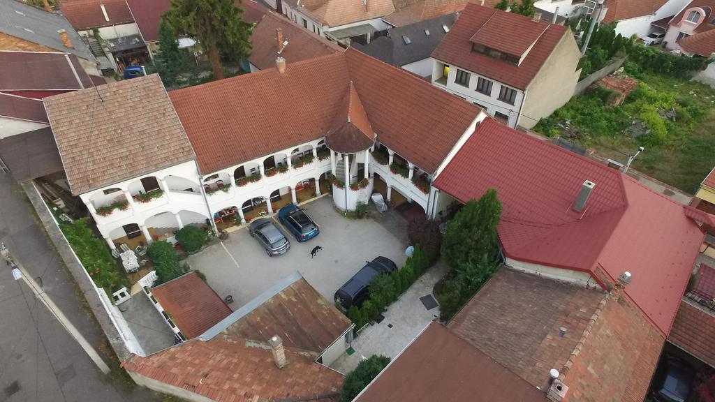 Eden Panzio Bed & Breakfast Eger Exterior photo