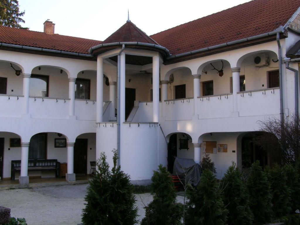 Eden Panzio Bed & Breakfast Eger Exterior photo