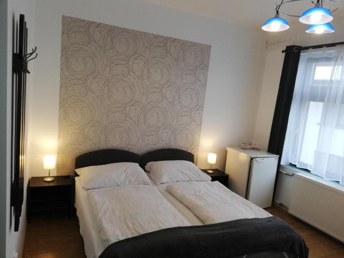 Eden Panzio Bed & Breakfast Eger Exterior photo