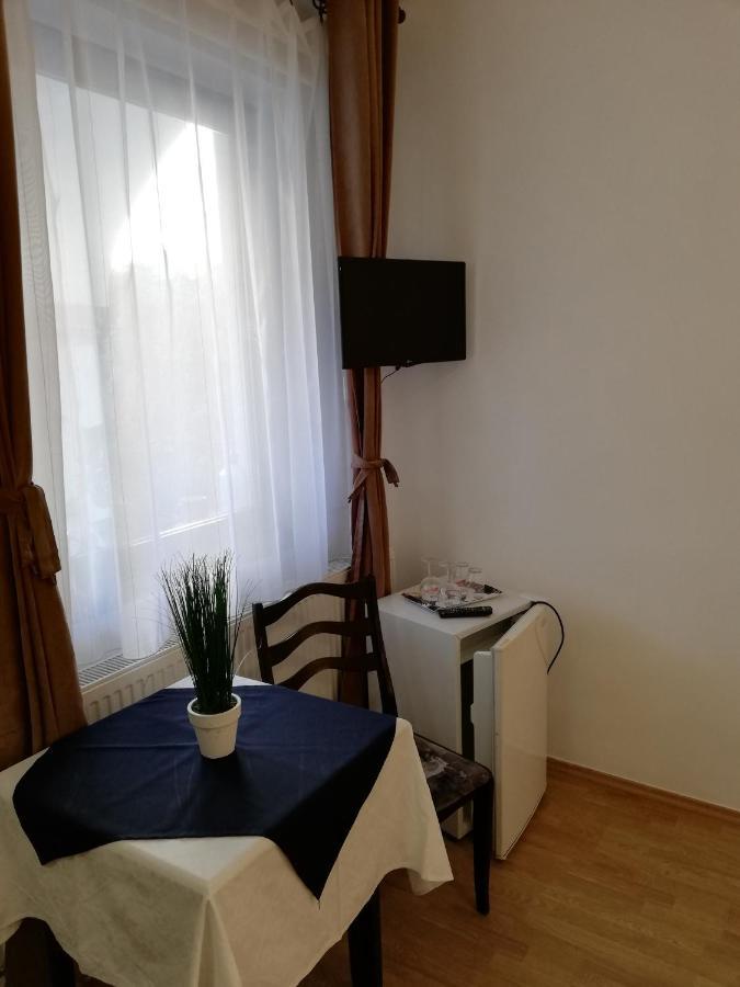 Eden Panzio Bed & Breakfast Eger Exterior photo